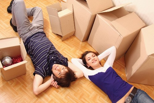 Small flat relocation priced by load-based volume in Queens Park